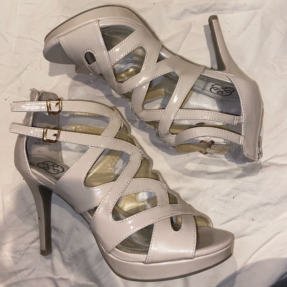 Daisy Fuentes heels